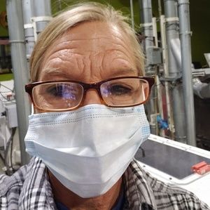 Meet your Posher, Dee